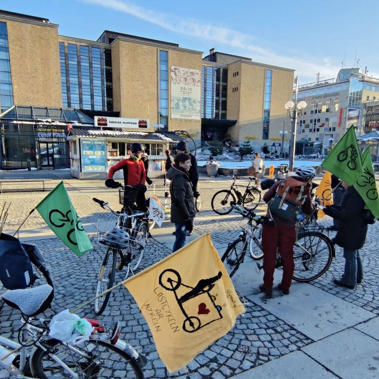 människor med cyklar