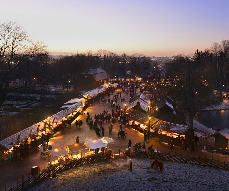 Julmarknad_ovan_Skansen.jpg