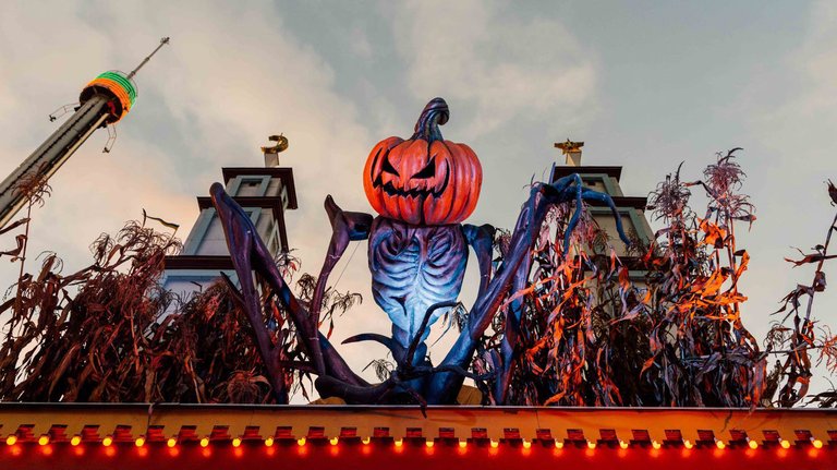 Kuslig stämning på Gröna Lund under det årliga Halloween-firandet.