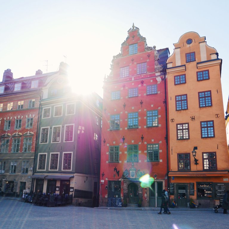 Arkitektur i Stockholm. Gamla byggnader på Stortorget i Gamla Stan.